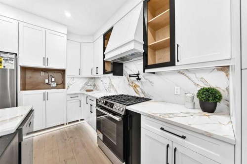 3106 15 Avenue Sw, Calgary, AB - Indoor Photo Showing Kitchen