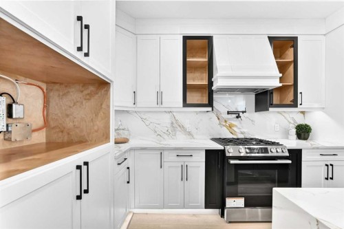3106 15 Avenue Sw, Calgary, AB - Indoor Photo Showing Kitchen With Upgraded Kitchen