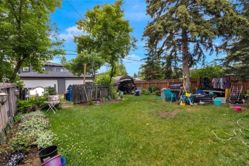 4347 70 Street Nw, Calgary, AB 