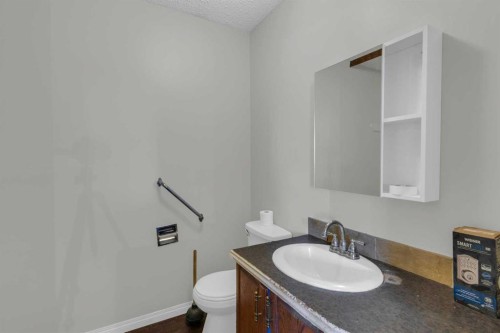 4347 70 Street Nw, Calgary, AB 