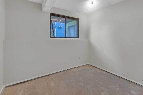 4347 70 Street Nw, Calgary, AB 