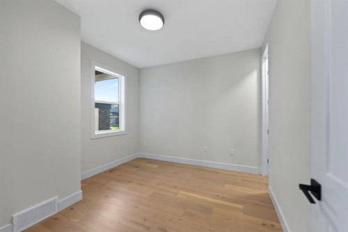39 South Shore Road, Chestermere, AB - Indoor Photo Showing Other Room