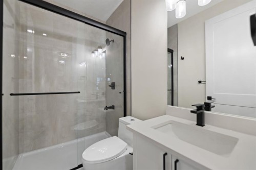 39 South Shore Road, Chestermere, AB - Indoor Photo Showing Bathroom