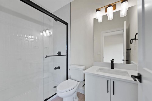 39 South Shore Road, Chestermere, AB - Indoor Photo Showing Bathroom