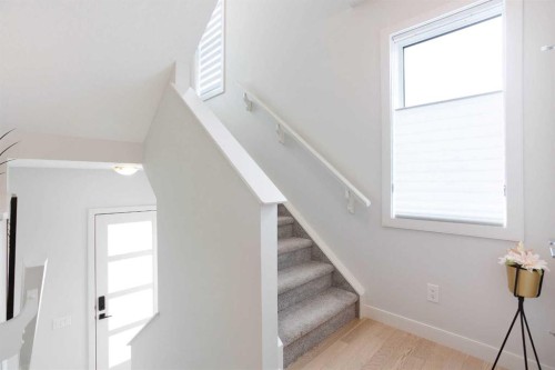 162 Greenbriar Way Nw, Calgary, AB 