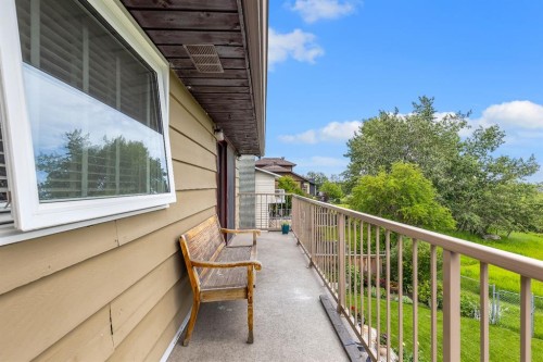 24 Woodgrove Crescent Sw, Calgary, AB 