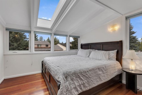 24 Woodgrove Crescent Sw, Calgary, AB 