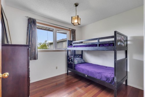24 Woodgrove Crescent Sw, Calgary, AB 