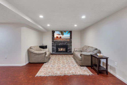 24 Woodgrove Crescent Sw, Calgary, AB 