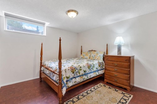 24 Woodgrove Crescent Sw, Calgary, AB 