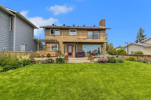 24 Woodgrove Crescent Sw, Calgary, AB 