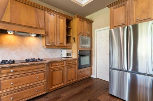 112 Gleneagles View, Cochrane, AB - Indoor Photo Showing Kitchen