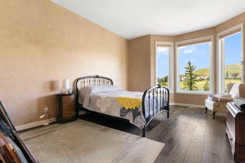 112 Gleneagles View, Cochrane, AB - Indoor Photo Showing Bedroom