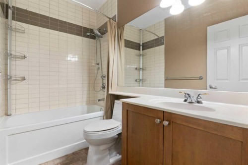 112 Gleneagles View, Cochrane, AB - Indoor Photo Showing Bathroom