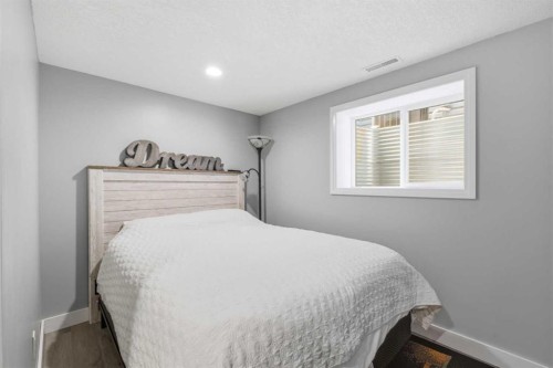 117 Auburn Glen Drive Se, Calgary, AB - Indoor Photo Showing Bedroom