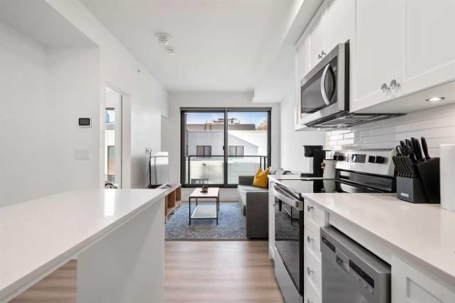 405-123 4 Street Ne, Calgary, AB - Indoor Photo Showing Kitchen With Upgraded Kitchen