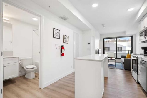 405-123 4 Street Ne, Calgary, AB - Indoor Photo Showing Kitchen