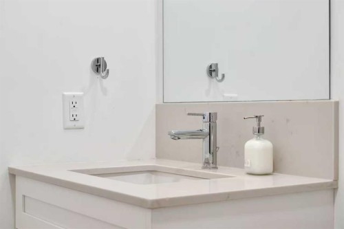 405-123 4 Street Ne, Calgary, AB - Indoor Photo Showing Bathroom
