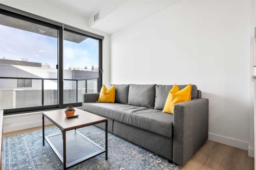 405-123 4 Street Ne, Calgary, AB - Indoor Photo Showing Living Room
