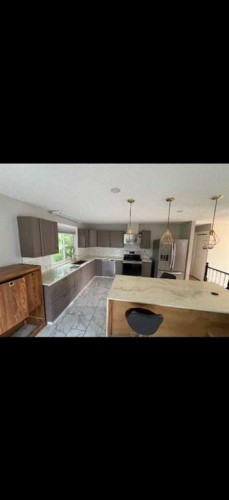 4004 14 Avenue Se, Calgary, AB 