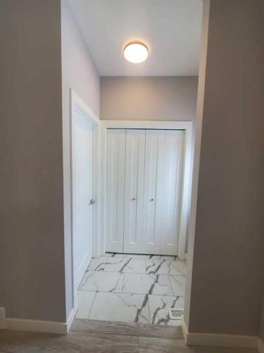 1045 West Lakeview Drive, Chestermere, AB - Indoor Photo Showing Other Room