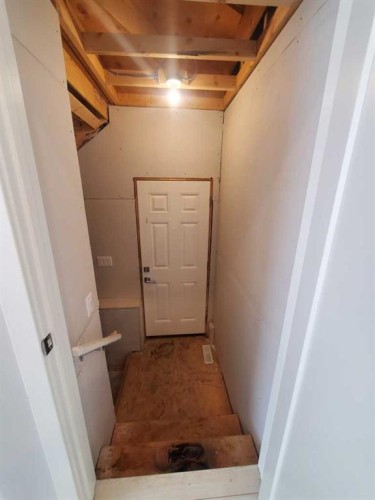 1045 West Lakeview Drive, Chestermere, AB - Indoor Photo Showing Other Room