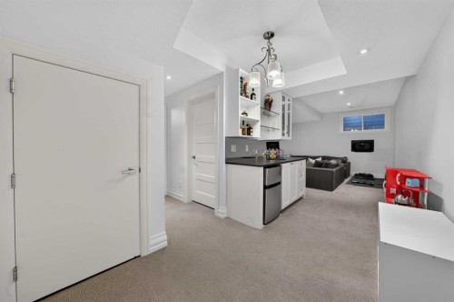 1732 49 Avenue Sw, Calgary, AB 