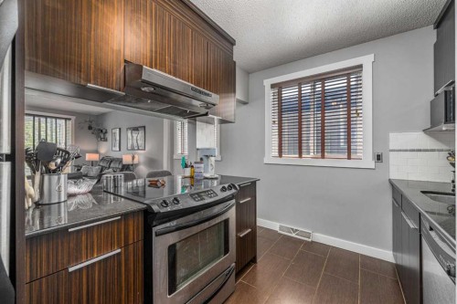 301-1908 28 Avenue Sw, Calgary, AB - Indoor Photo Showing Kitchen