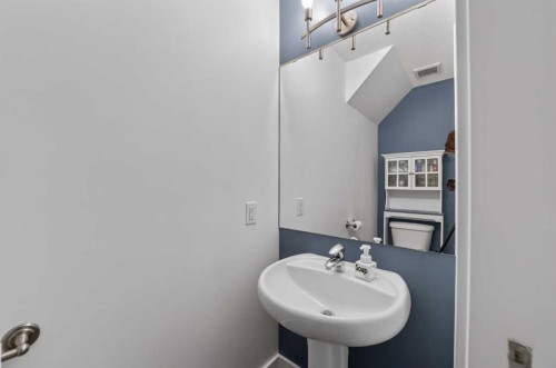 759 Stonehaven Drive, Carstairs, AB - Indoor Photo Showing Bathroom