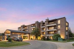 2107-202 Braeglen Close SW Calgary, AB T2W 2B1