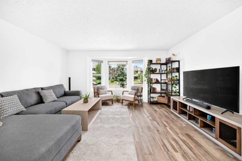 3728 Cedarille Drive Sw, Calgary, AB - Indoor Photo Showing Living Room