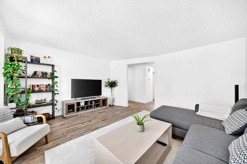 3728 Cedarille Drive Sw, Calgary, AB - Indoor Photo Showing Living Room