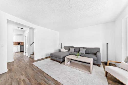 3728 Cedarille Drive Sw, Calgary, AB - Indoor Photo Showing Living Room