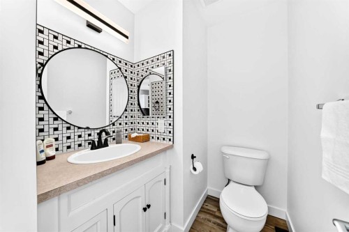 3728 Cedarille Drive Sw, Calgary, AB - Indoor Photo Showing Bathroom