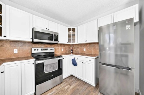 3728 Cedarille Drive Sw, Calgary, AB - Indoor Photo Showing Kitchen With Stainless Steel Kitchen