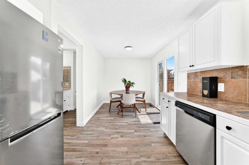 3728 Cedarille Drive Sw, Calgary, AB - Indoor Photo Showing Kitchen