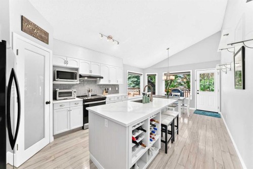 4 Valley Meadow Close Nw, Calgary, AB 