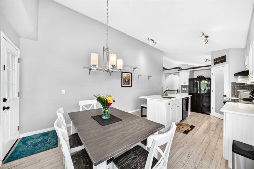 4 Valley Meadow Close Nw, Calgary, AB 