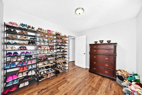4 Valley Meadow Close Nw, Calgary, AB 