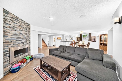 4 Valley Meadow Close Nw, Calgary, AB 