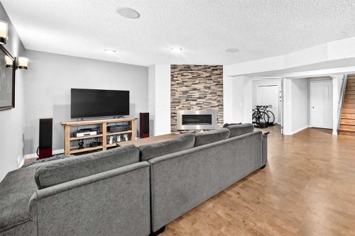 4 Valley Meadow Close Nw, Calgary, AB 