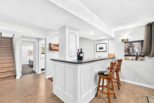 4 Valley Meadow Close Nw, Calgary, AB 