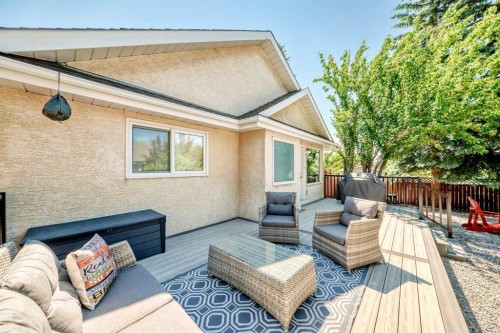4 Valley Meadow Close Nw, Calgary, AB 