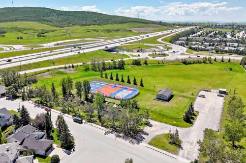 4 Valley Meadow Close Nw, Calgary, AB 