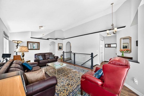 4 Valley Meadow Close Nw, Calgary, AB 