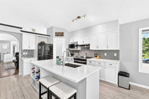 4 Valley Meadow Close Nw, Calgary, AB 