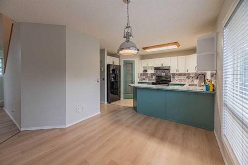 655 Erin Woods Drive Se, Calgary, AB 
