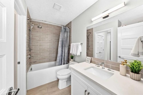 3407-80 Greenbriar Place Nw, Calgary, AB - Indoor Photo Showing Bathroom