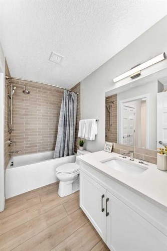 3407-80 Greenbriar Place Nw, Calgary, AB - Indoor Photo Showing Bathroom