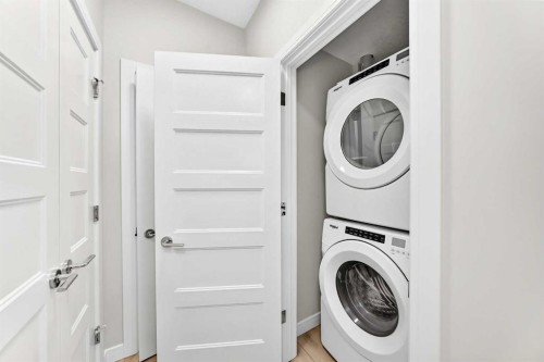 3407-80 Greenbriar Place Nw, Calgary, AB - Indoor Photo Showing Laundry Room